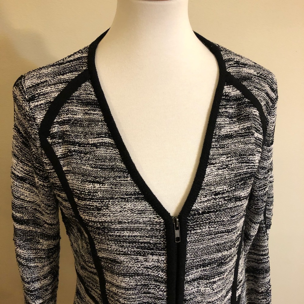 Curio New York Size Medium Classy Chic Sweater - Picture 3 of 10